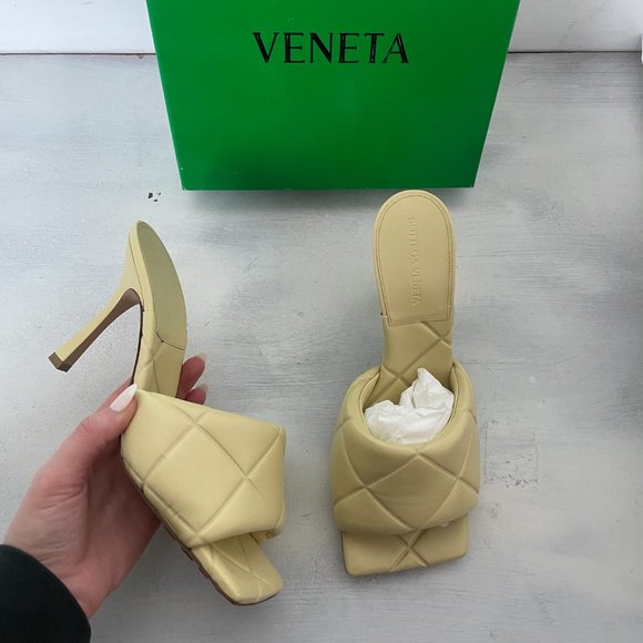 ❌SOLD❌Bottega Veneta Rubber Lido  Quilted Leather Mules In Lemonade Color - Picture 5 of 9